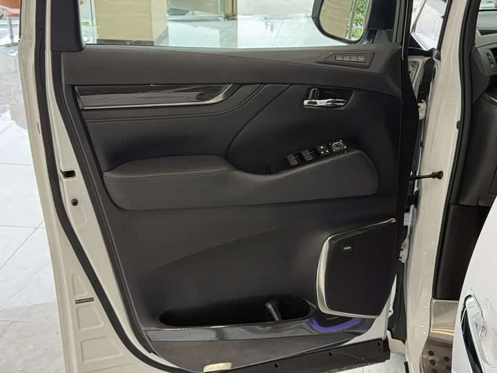 Фото 6 - Lexus LM