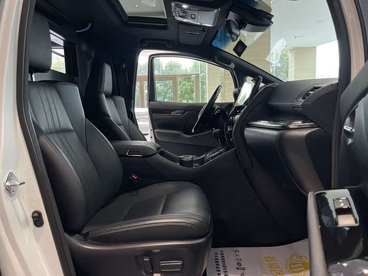 Фото 9 - Lexus LM