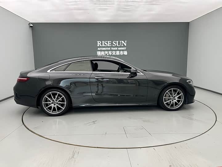 Фото 4 - Mercedes-Benz E-Class