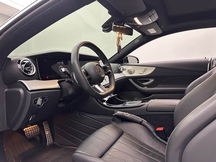 Фото 5 - Mercedes-Benz E-Class