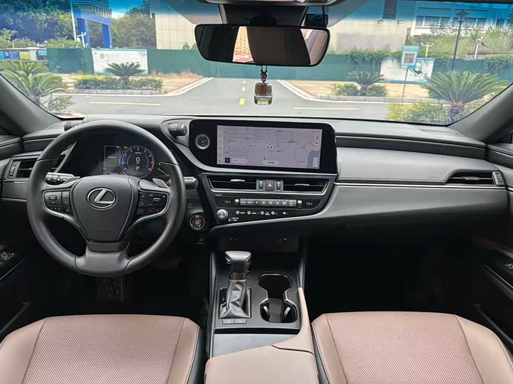 Фото 4 - Lexus ES
