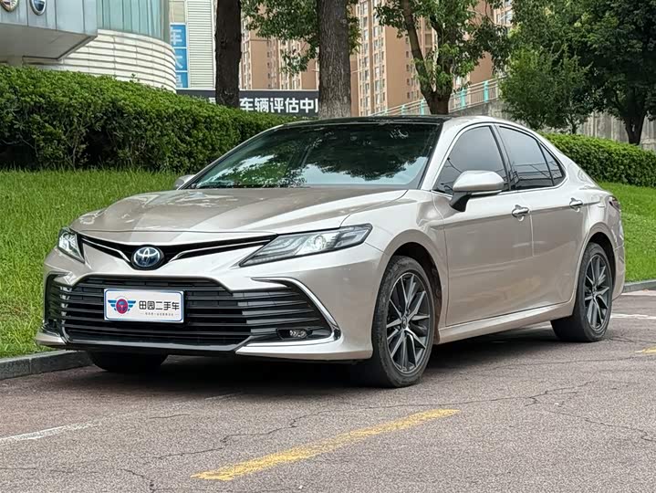 Фото 1 - Toyota Camry