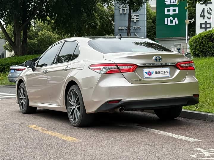 Фото 4 - Toyota Camry