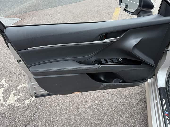 Фото 6 - Toyota Camry