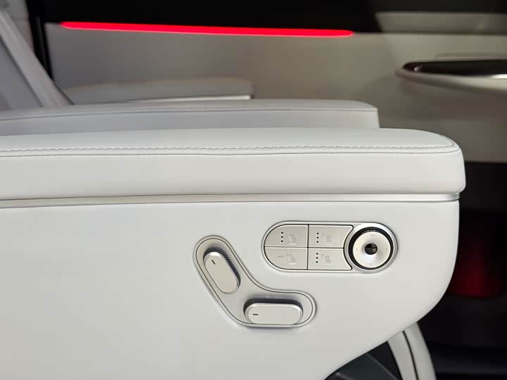 Фото 11 - XPeng X9