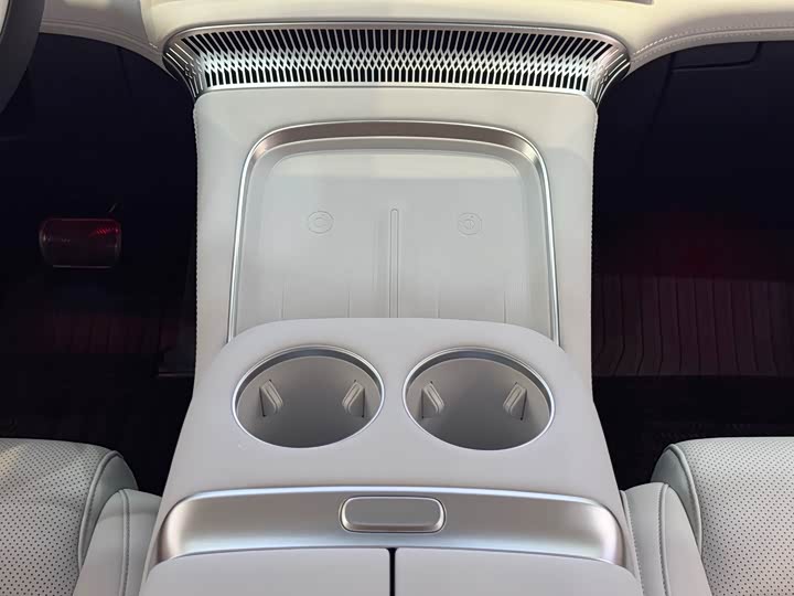 Фото 15 - XPeng X9