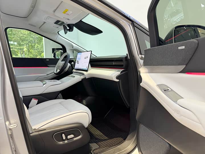 Фото 8 - XPeng X9