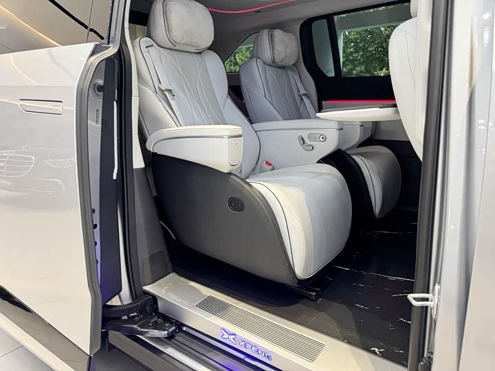 Фото 9 - XPeng X9