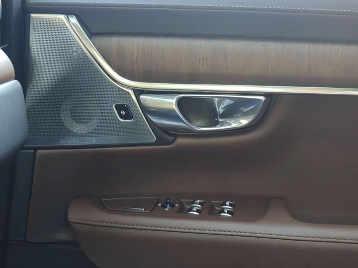 Фото 12 - Volvo S90 Hybrid