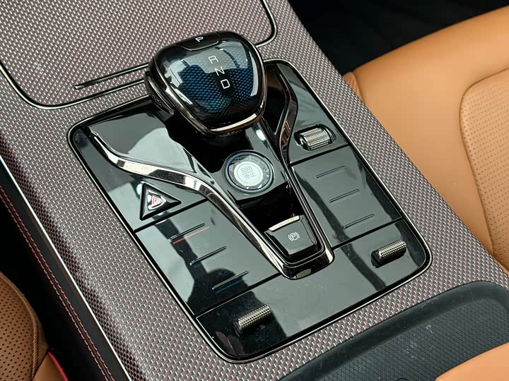 Фото 21 - BYD Han