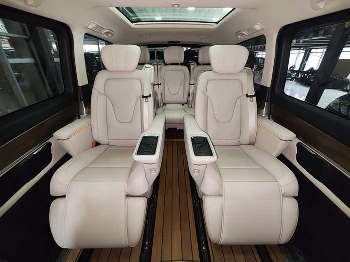 Фото 10 - Mercedes-Benz V-Class