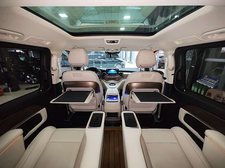 Фото 11 - Mercedes-Benz V-Class