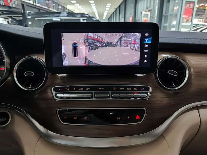 Фото 13 - Mercedes-Benz V-Class