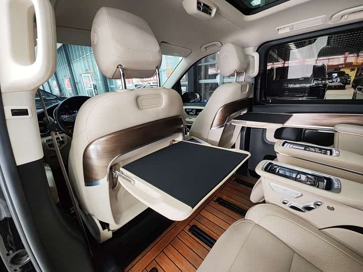 Фото 18 - Mercedes-Benz V-Class