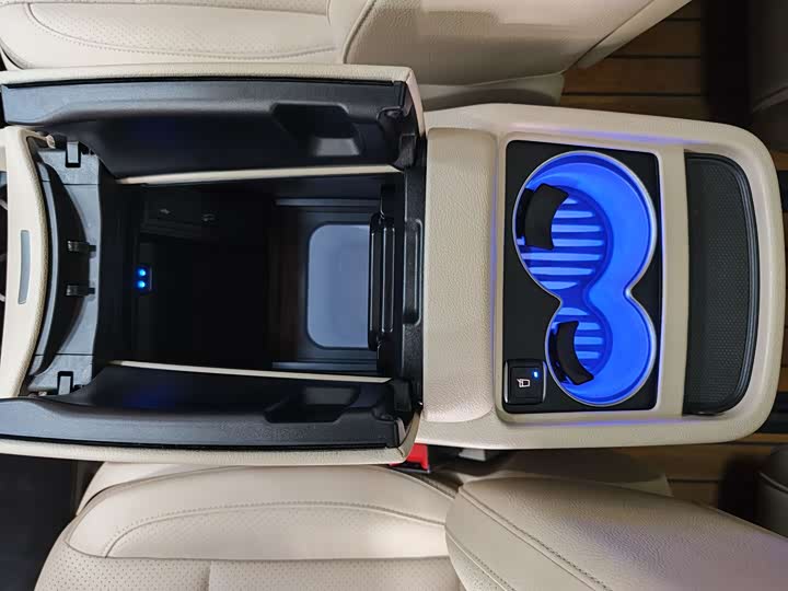 Фото 19 - Mercedes-Benz V-Class