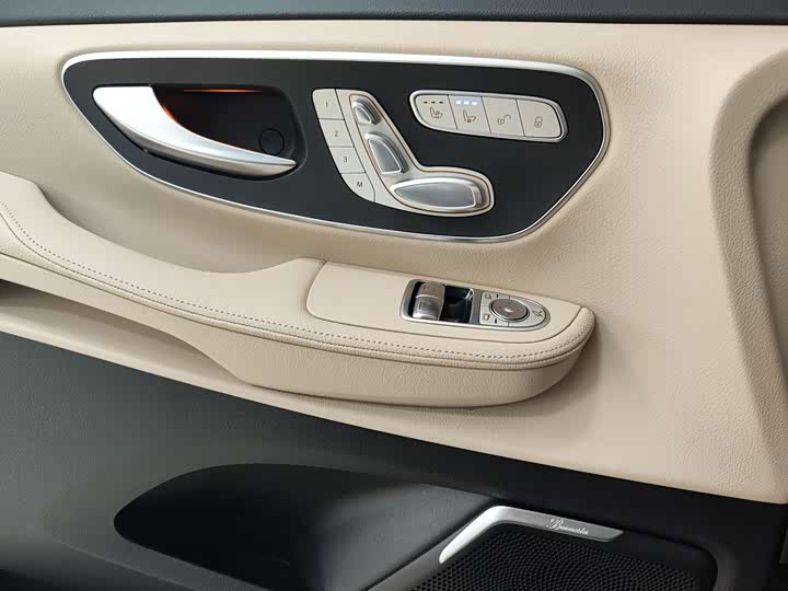 Фото 20 - Mercedes-Benz V-Class