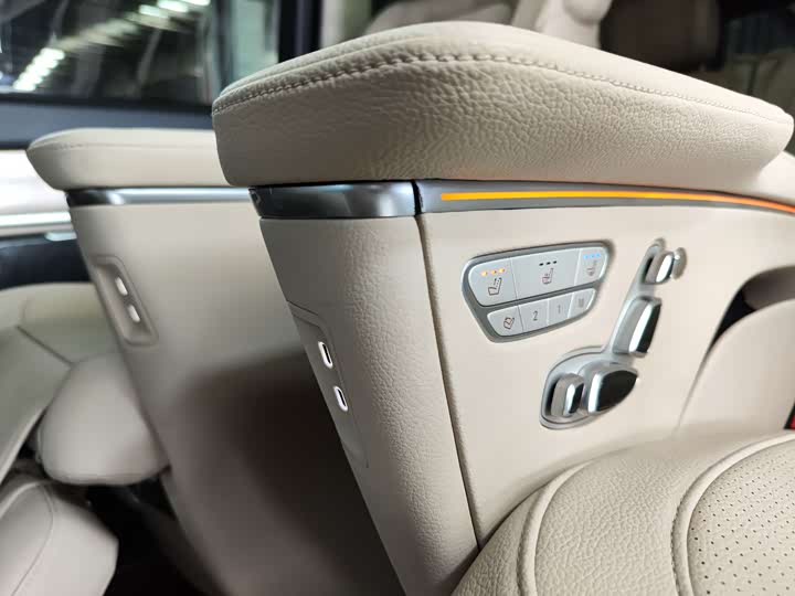 Фото 22 - Mercedes-Benz V-Class