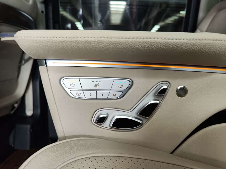 Фото 23 - Mercedes-Benz V-Class