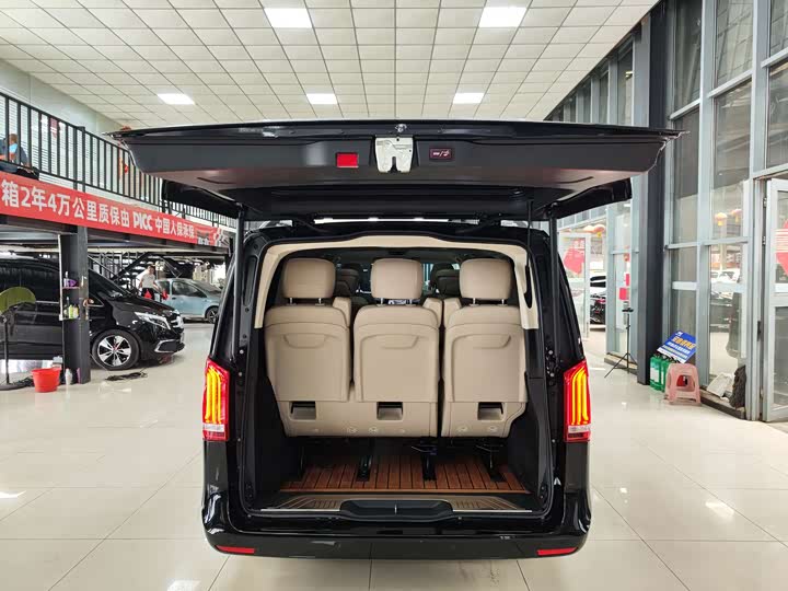 Фото 24 - Mercedes-Benz V-Class