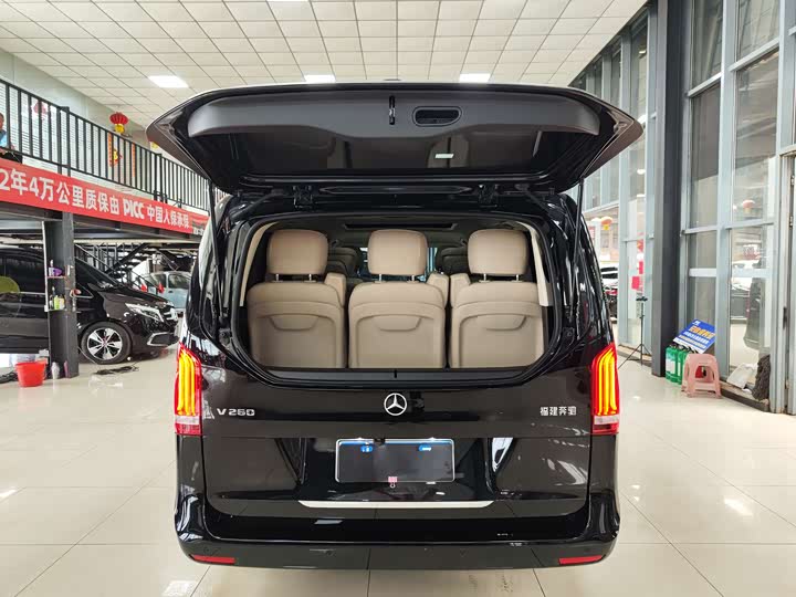 Фото 25 - Mercedes-Benz V-Class