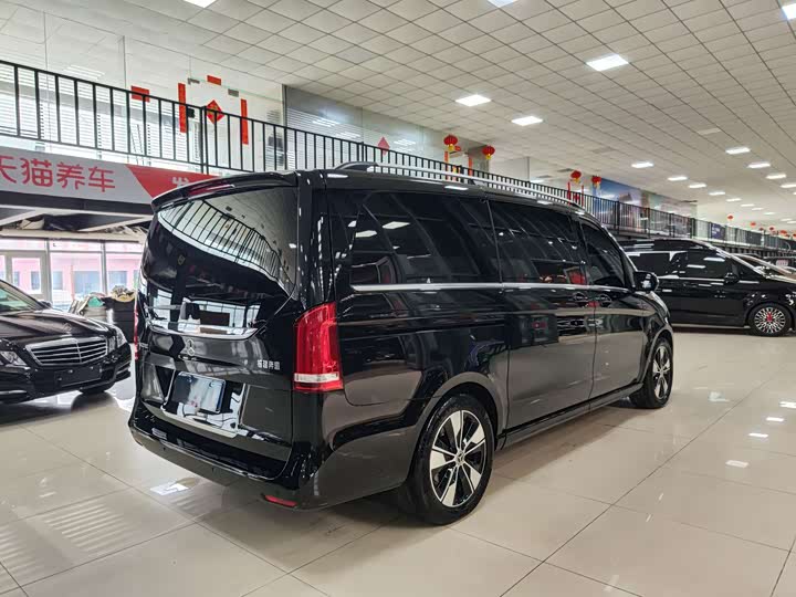 Фото 27 - Mercedes-Benz V-Class