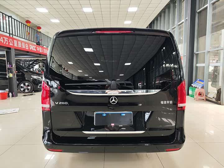 Фото 28 - Mercedes-Benz V-Class