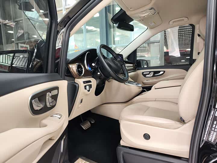 Фото 5 - Mercedes-Benz V-Class