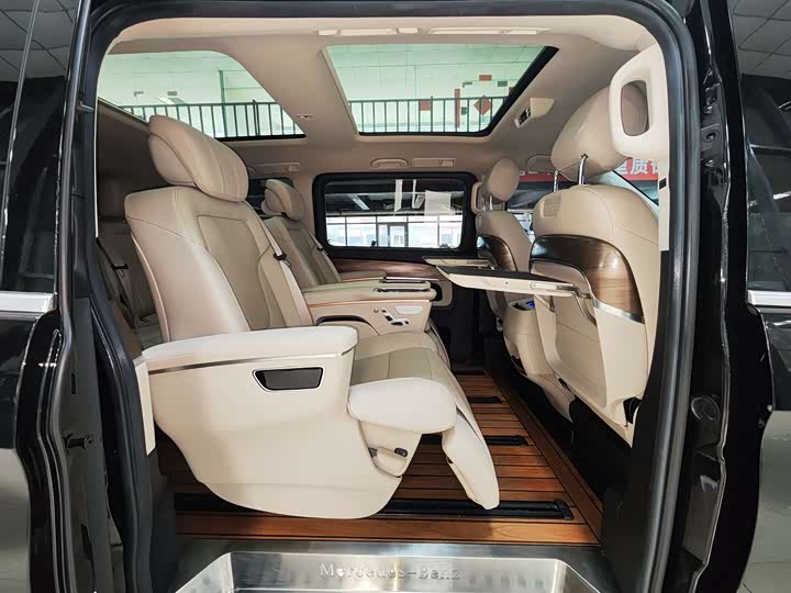 Фото 7 - Mercedes-Benz V-Class