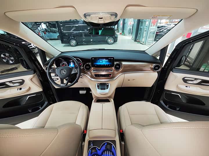 Фото 8 - Mercedes-Benz V-Class