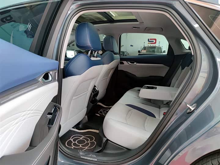 Фото 10 - Geely Preface