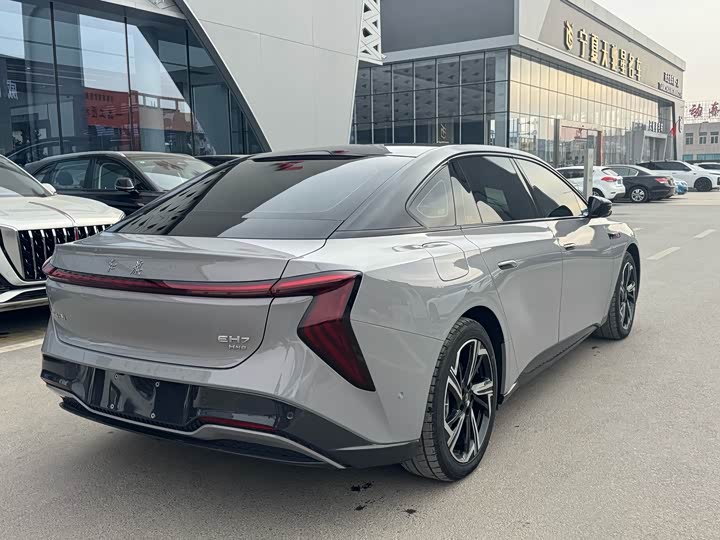 Фото 4 - Hongqi EH7