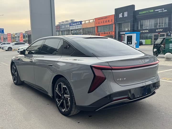 Фото 6 - Hongqi EH7