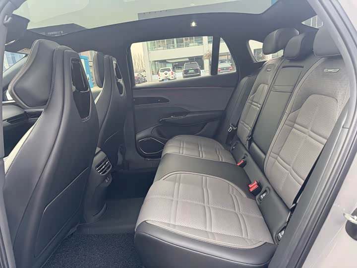 Фото 8 - Hongqi EH7