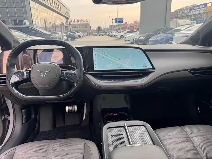 Фото 9 - Hongqi EH7