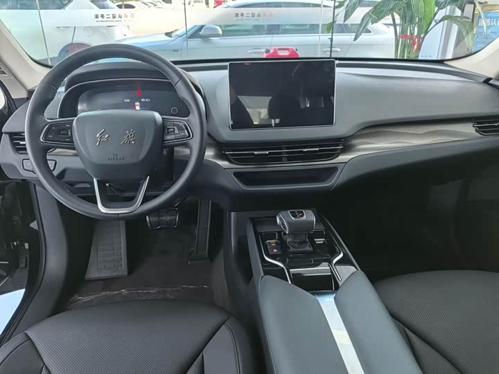 Фото 7 - Hongqi E-QM5