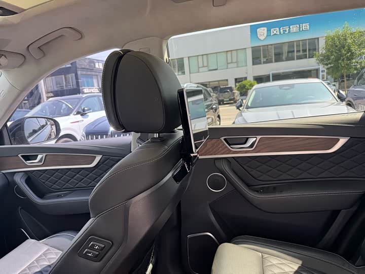 Фото 8 - Hongqi HS7