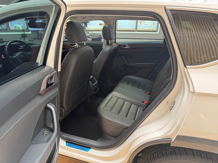 Фото 21 - Volkswagen Tharu