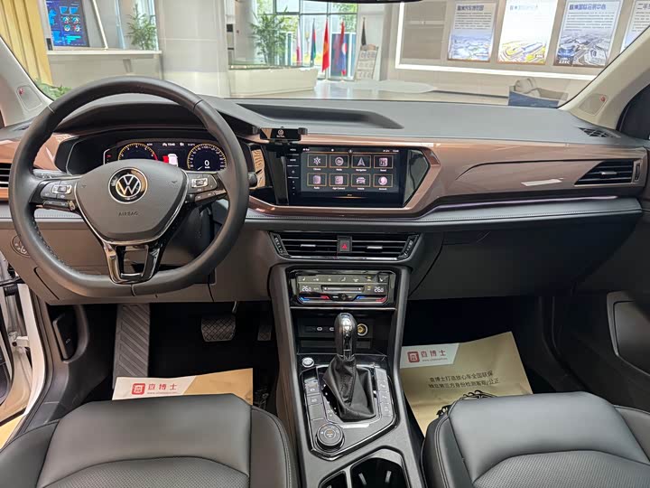 Фото 9 - Volkswagen Tharu