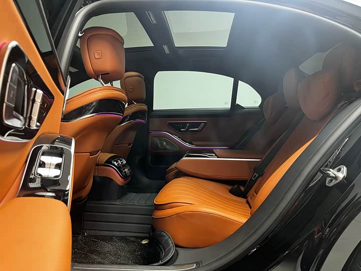 Фото 10 - Mercedes-Benz S-Class