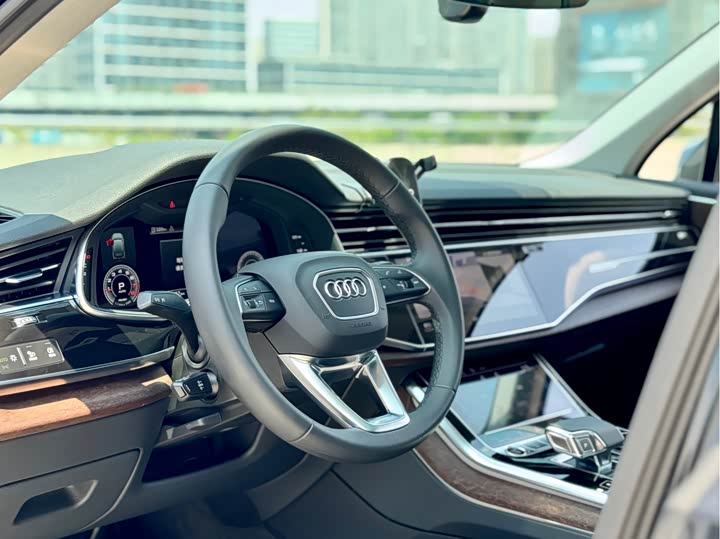 Фото 11 - Audi Q7