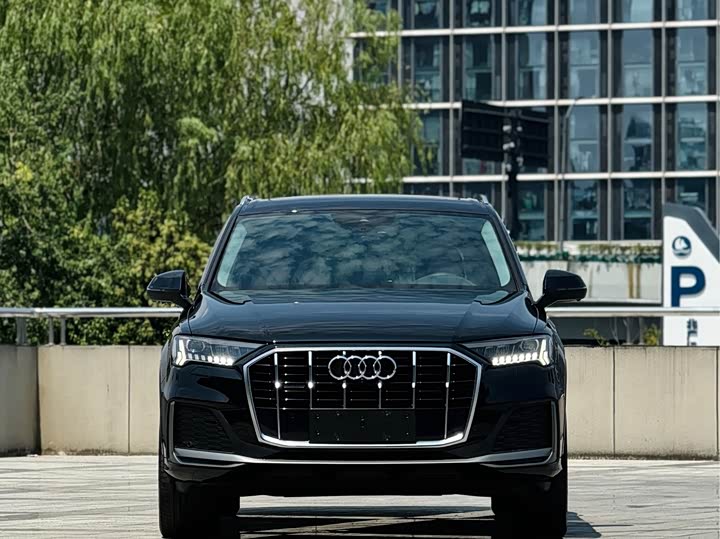 Фото 2 - Audi Q7