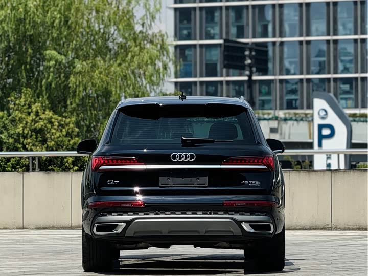 Фото 4 - Audi Q7