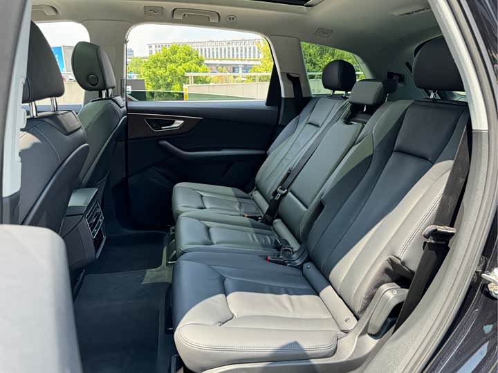 Фото 6 - Audi Q7