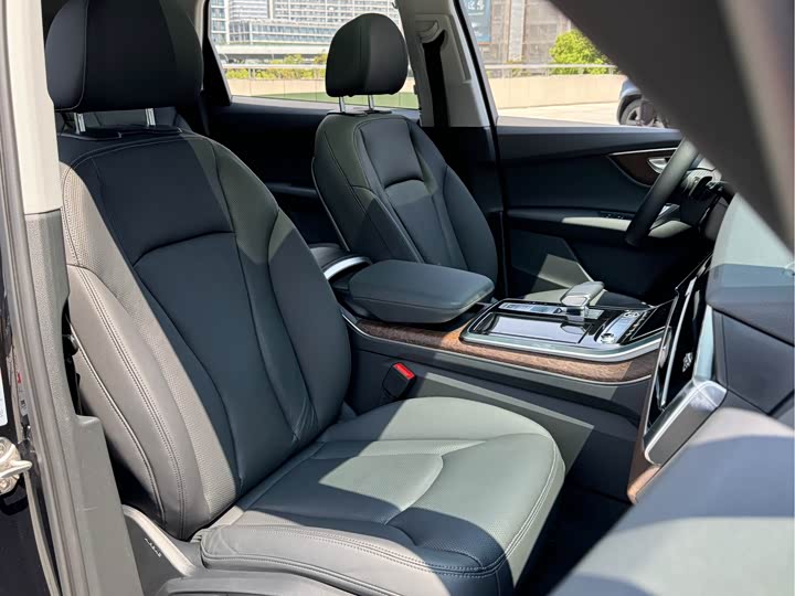 Фото 7 - Audi Q7