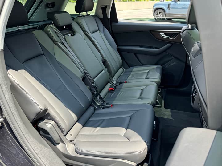 Фото 8 - Audi Q7