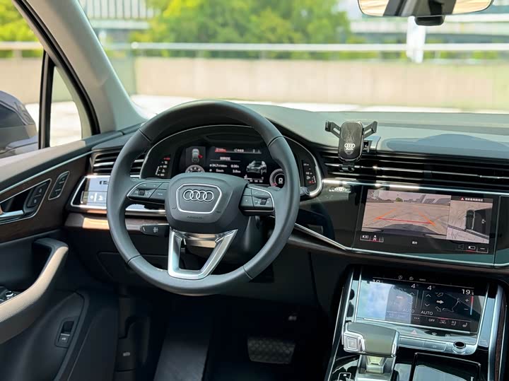 Фото 9 - Audi Q7