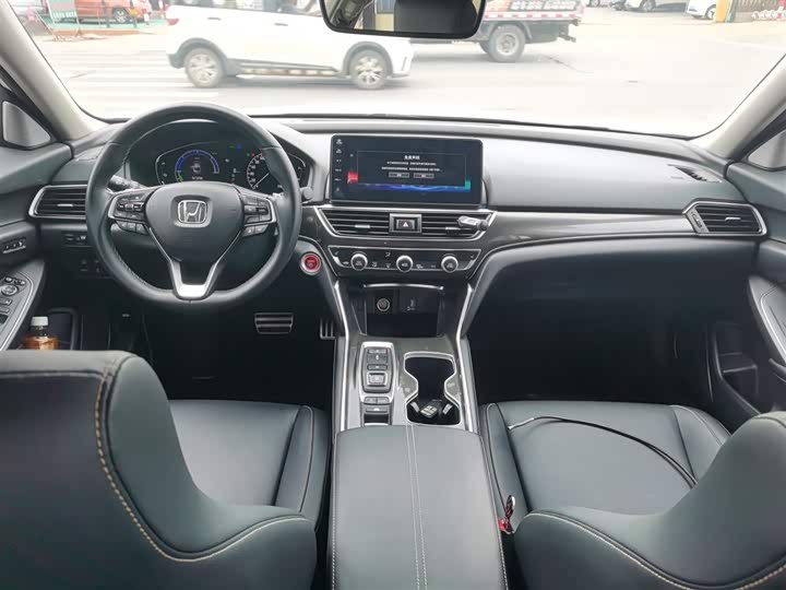 Фото 10 - Honda Accord