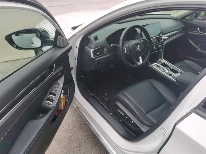 Фото 16 - Honda Accord