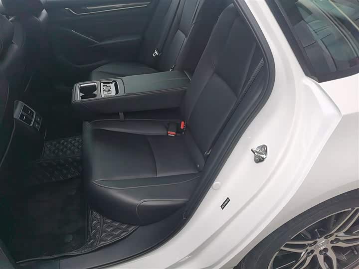 Фото 17 - Honda Accord