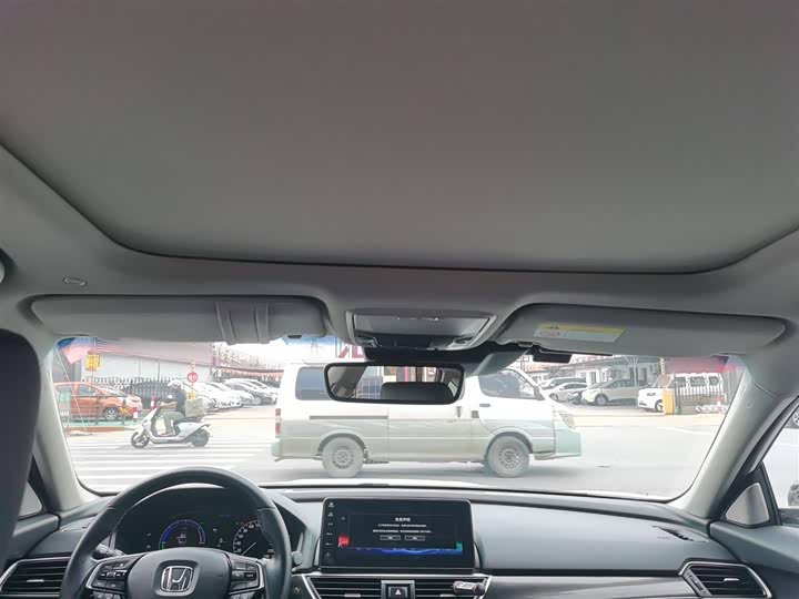 Фото 18 - Honda Accord